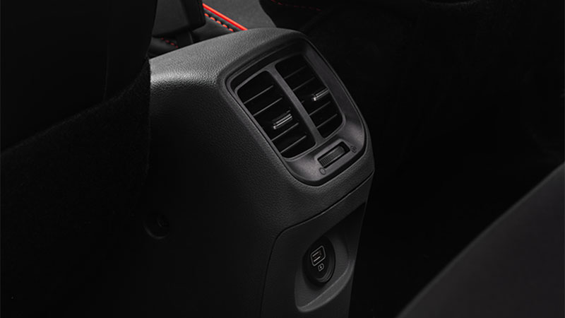 của gió hàng ghế 2 Hyundai Grand i10 Hatchback 2024